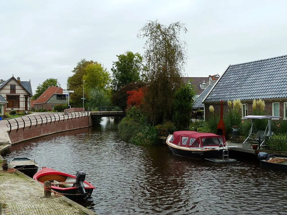 Niezijl: Hoerediep bij Niezijl richting hoofdstraat